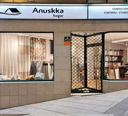 Fachada de Anuskka Hogar, tienda de cortinas en A Coruña
